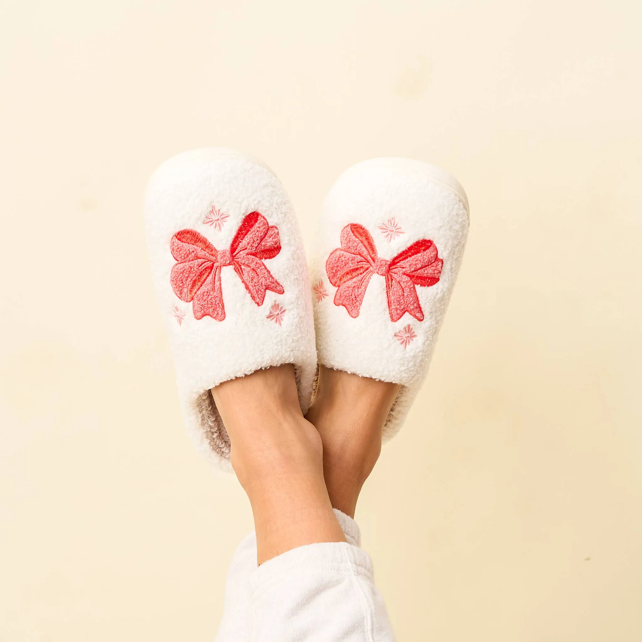 FUZZY HOLIDAY SLIPPERS | BOW
